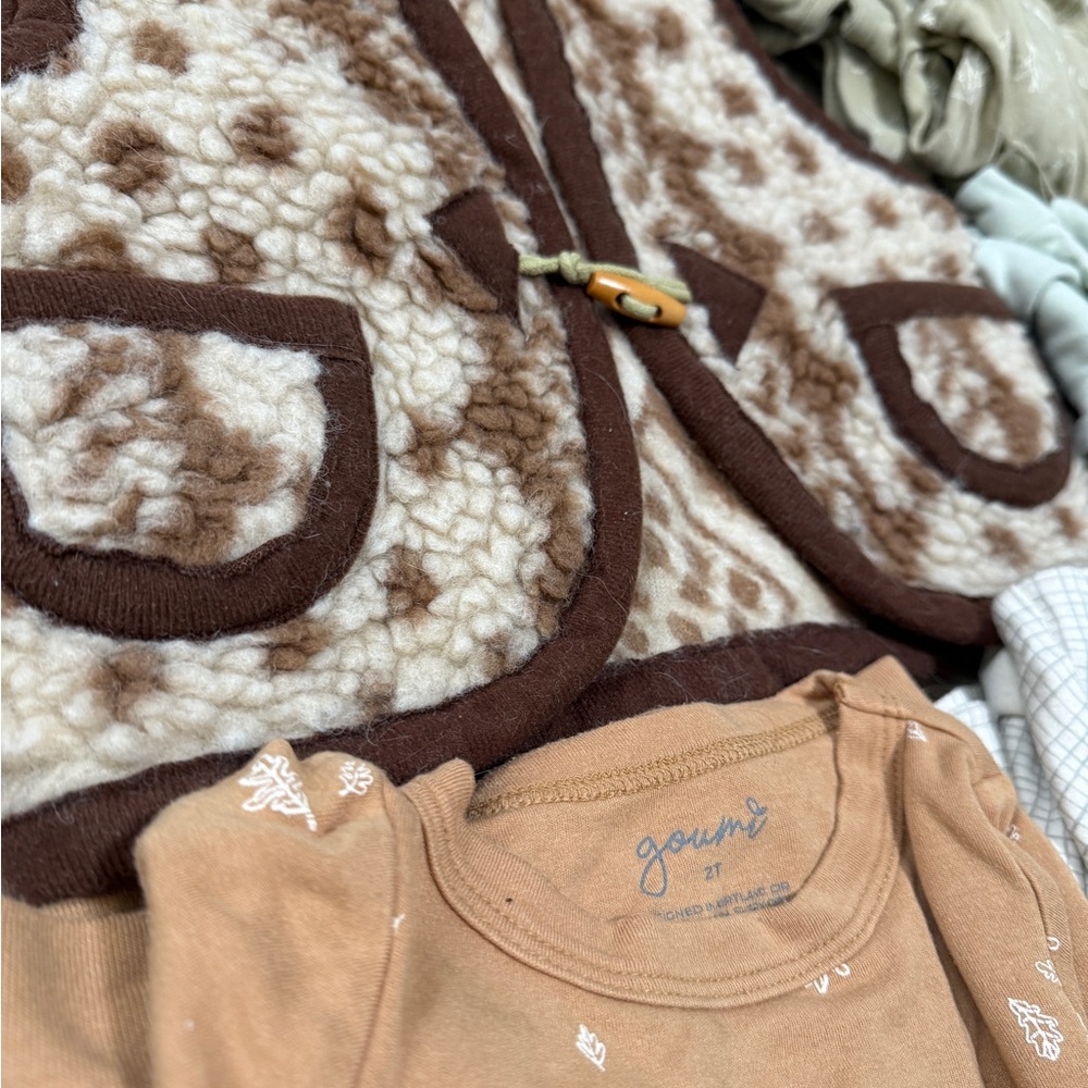 Unisex Toddler 2T-3T Goumi pajamas and vest bundle - Picture 2 of 14
